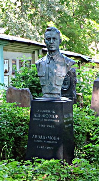 064-Памятник художнику Аввакумову